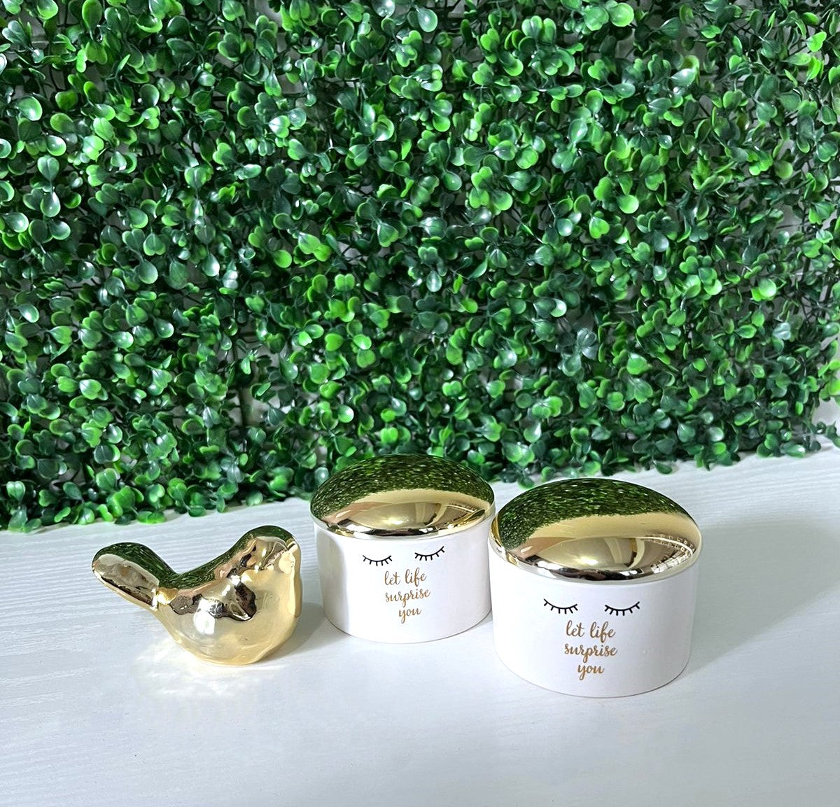 Kit de 2 Porta Joia em Porcelana Detalhes Dourado + 1 Porta Anel Frases